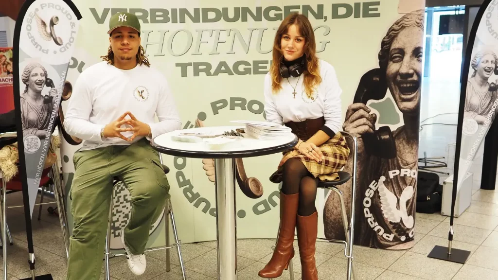 Naomi S. und Jesse von „Purpose. Proud and Loud.“ beim SPIRIT FestivalKongress 2025 Bochum im Dialog über Hoffnung und werteorientiertes Arbeiten.